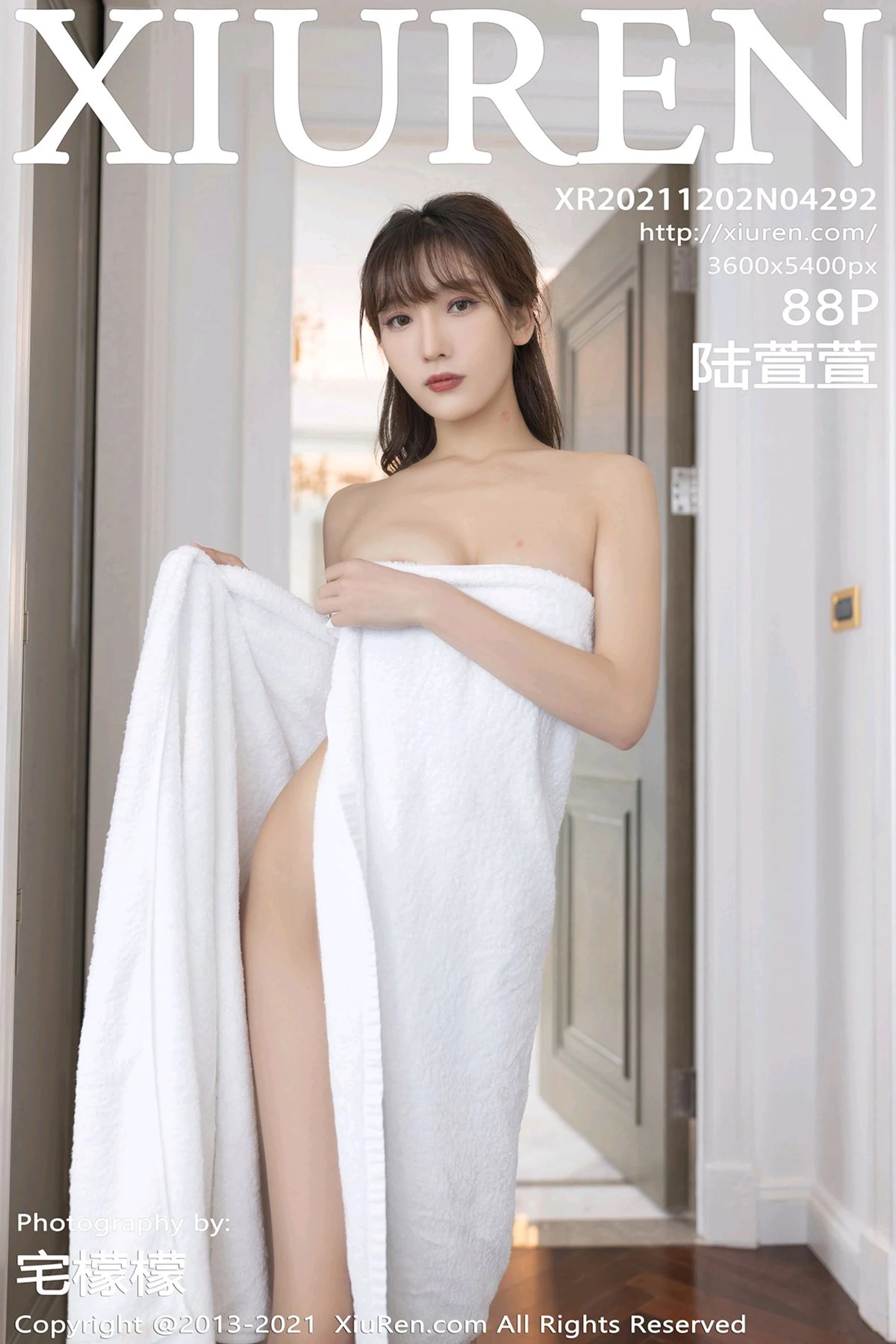 [XiuRen秀人网]No.4292_模特陆萱萱重庆旅拍私房半脱露灰色精致内衣配开档黑丝诱惑写真88P-秀人网 - XiuRen.Space
